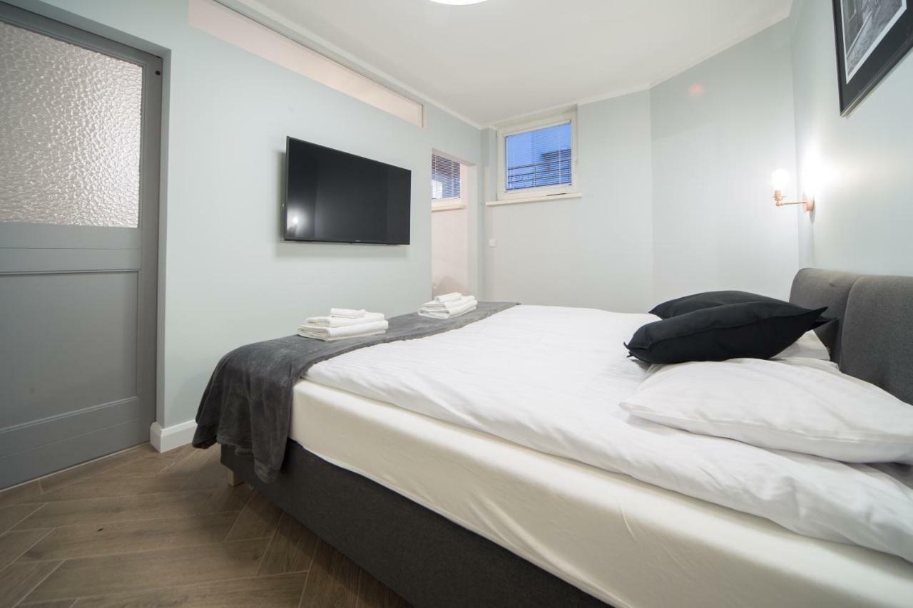 M6 Main Square Stylish One Bedroom Apartment *