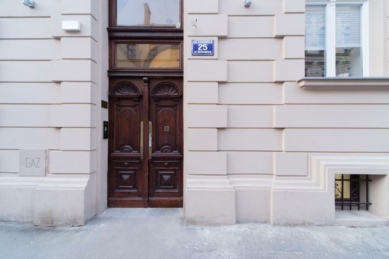 Apartment M6 Main Square Stylish One Bedroom